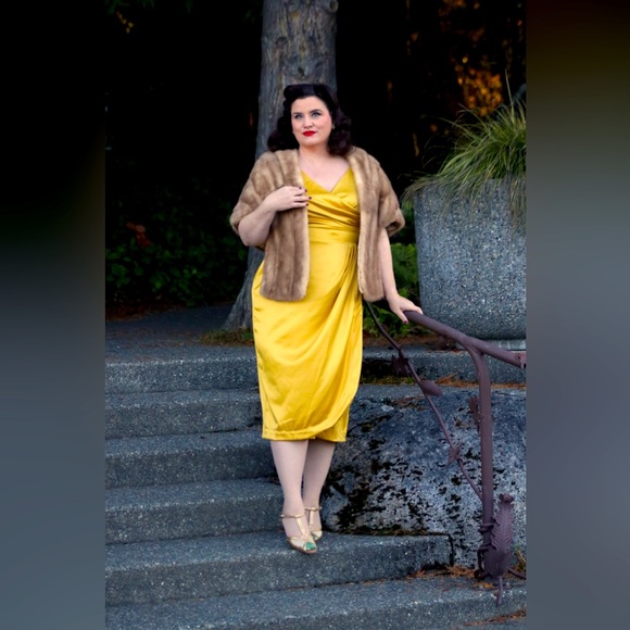 Stunning Gold Pinup Dress! 1950's 💫 - Picture 3 of 5